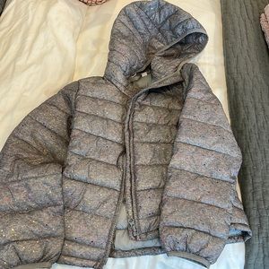 Great condition girls gap jacket size medium. Light but warm in gray color.
